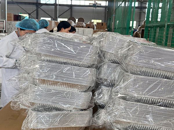 Foil-Containers-With-Lids-Wholesale